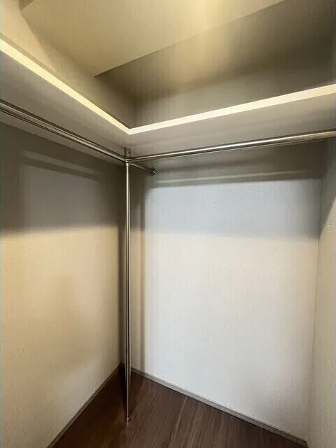 Comforia Liv Hatchobori - Interior - ["Wood", "Ceiling", "Flooring"]