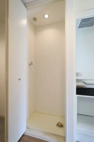 Flor Sugamo - Interior - ["Wall", "Flooring", "Wood"]