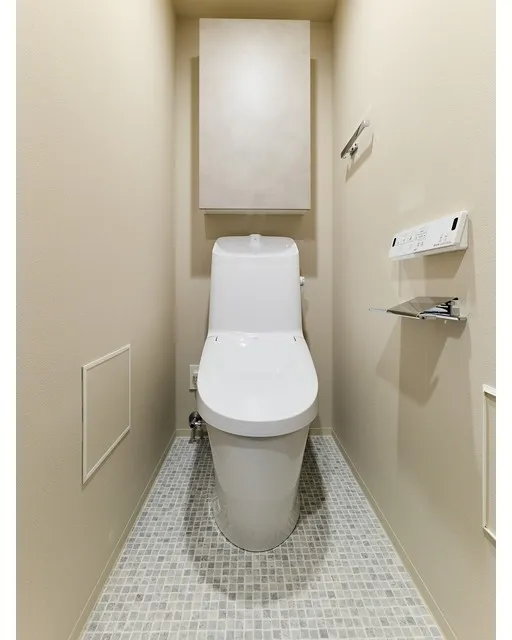 Baus Flats Kuramae - Interior - ["Toilet seat", "Toilet", "Flooring"]