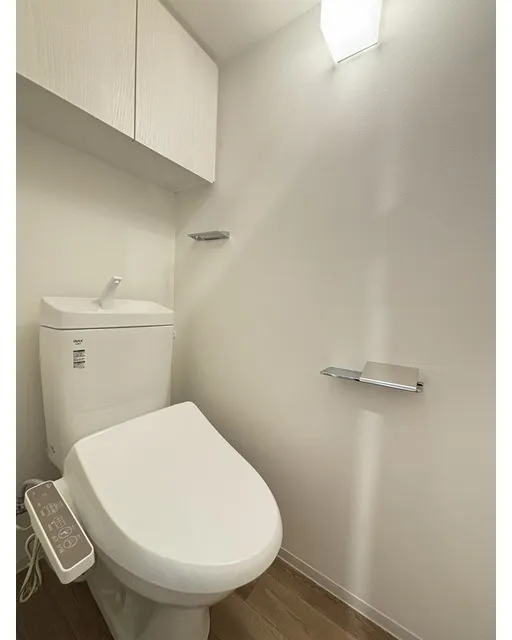 Azil Court Hamamatsucho - Interior - ["Toilet seat", "Toilet", "Plumbing fixture"]