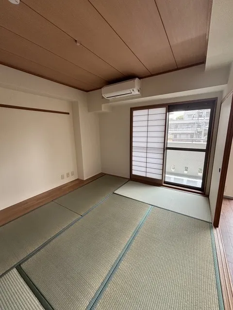 Crest Izumi - Interior - ["Flooring", "Floor", "Wood"]