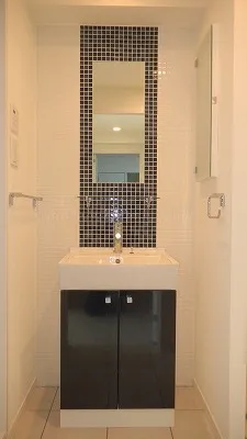 LA Tierra Bunkyo Otowa - Interior - ["Mirror", "Tap", "Sink"]