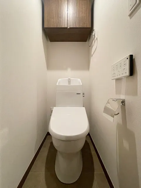 Composite Yoyogi - Interior - ["Plumbing fixture", "Automotive design", "Toilet"]