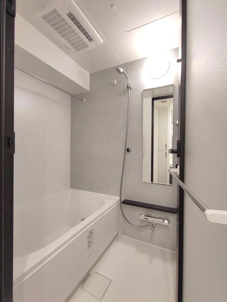 Cross Residence Takadanobaba - Interior - ["Plumbing fixture", "Bathtub", "Shower head"]
