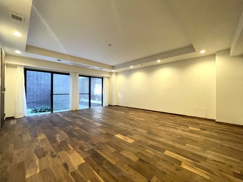 Jingumae House B1F, 1F