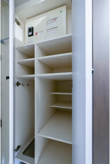 LeFont Progre Reno Ginza EAST - Interior - ["Shelving", "Locker", "Cupboard"]