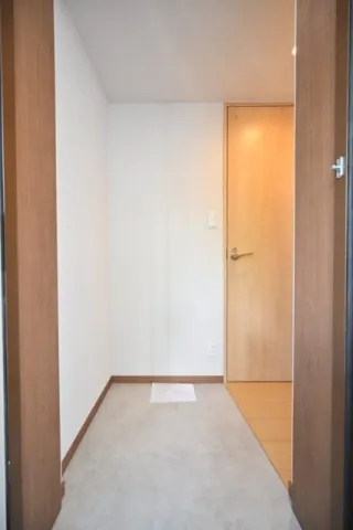 CENTRAL GARDEN RESIDENCE TOKYO - Interior - ["Flooring", "Wall", "Floor"]