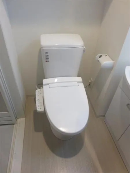 Ground Dukes Kikukawa - Interior - ["Toilet seat", "Toilet", "Plumbing fixture"]