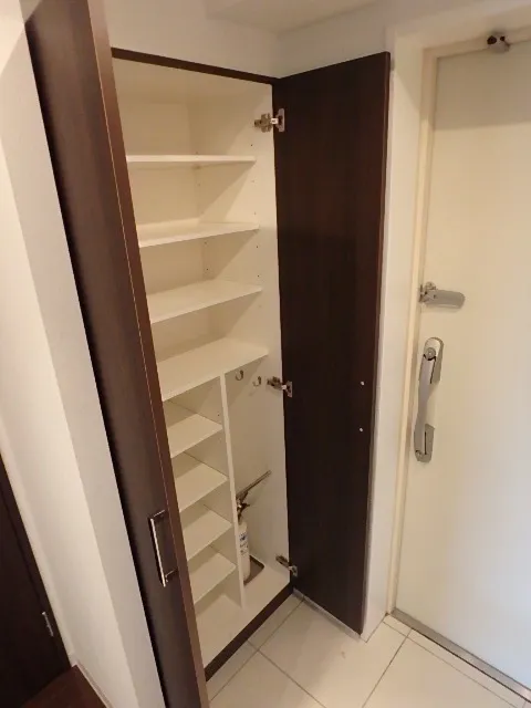 Comfort Meguro Nakacho - Interior - ["Wood", "Rectangle", "Stairs"]