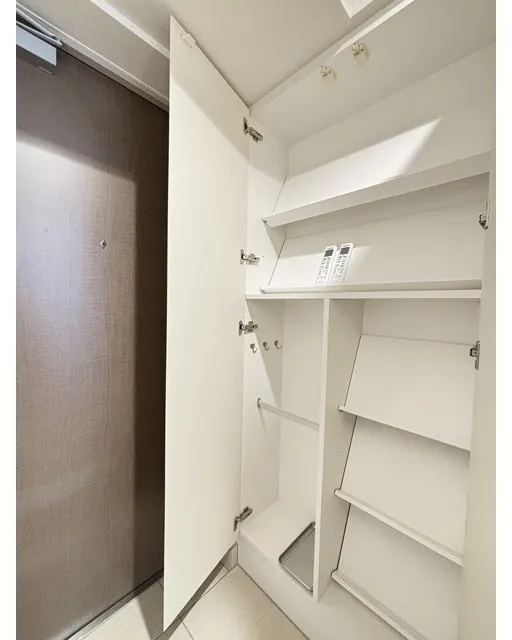Daffitto Kinshicho - Interior - ["Flooring", "Wood", "Floor"]