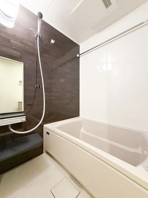 Preasvelta Minowa - Interior - ["Flooring", "Plumbing fixture", "Bathroom"]