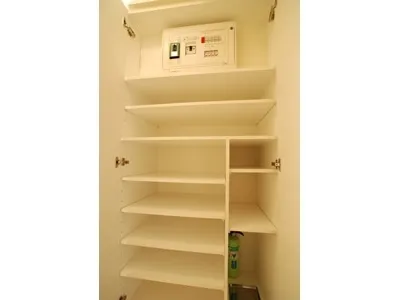 Cresidence Toranomon - Interior - ["Cabinetry", "Shelf", "Furniture"]