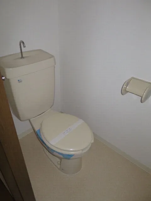 Sun Place Hayami - Interior - ["Beige", "Toilet seat", "Gadget"]
