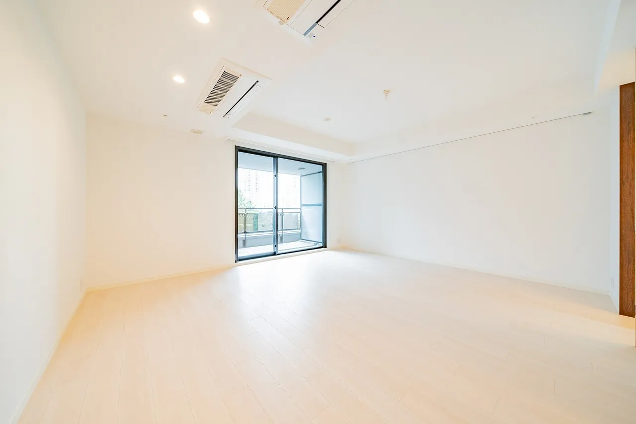 Central Park Tower La Tour Shinjuku - Interior - ["Building", "Window", "Fixture"]