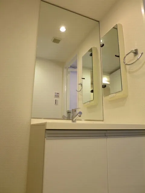 Clio Tokoshi Ginza 2nd Building - Interior - ["Sink", "Plumbing fixture", "Mirror"]