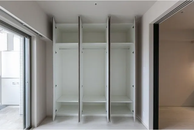 Demes Kiba - Interior - ["Fixture", "Rectangle", "Automotive exterior"]