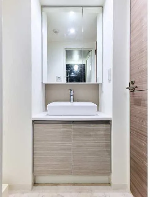 La Class Akabane - Interior - ["Flooring", "Bathroom cabinet", "Interior design"]