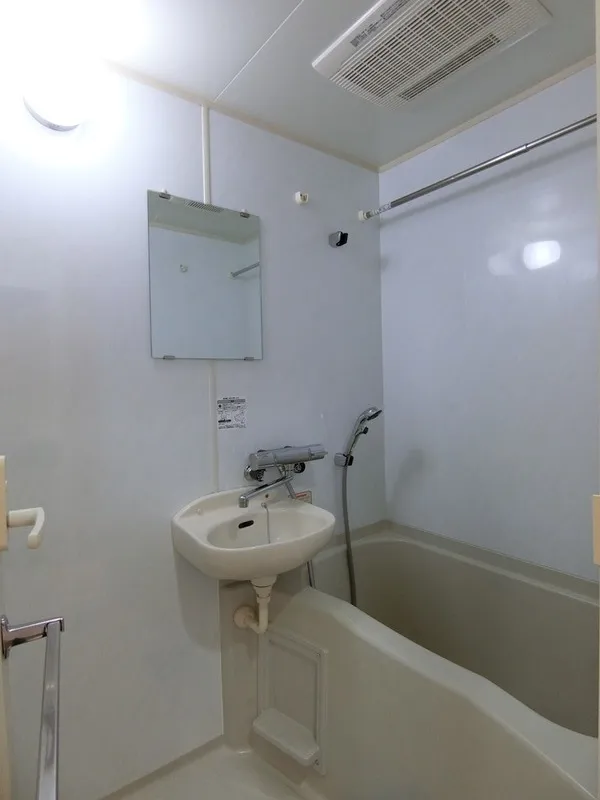 Cross Residence Kamata - Interior - ["Plumbing fixture", "Bathroom", "Floor"]