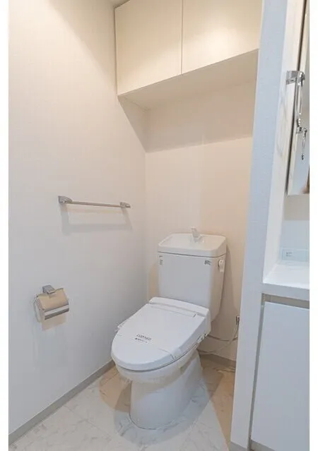 Clio Gotanda - Interior - ["Toilet seat", "Plumbing fixture", "Toilet"]