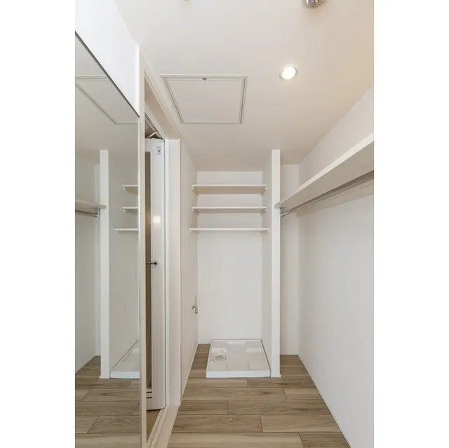 Frontier Residence The Tower Shinagawa - Interior - ["Building", "Fixture", "Wood"]