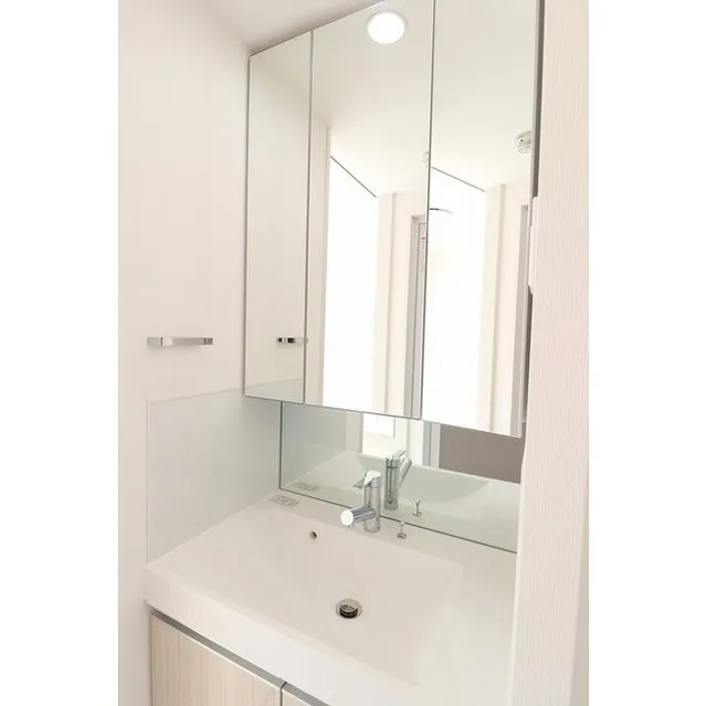 Comforia Nippori - Interior - ["Mirror", "Tap", "Plumbing fixture"]