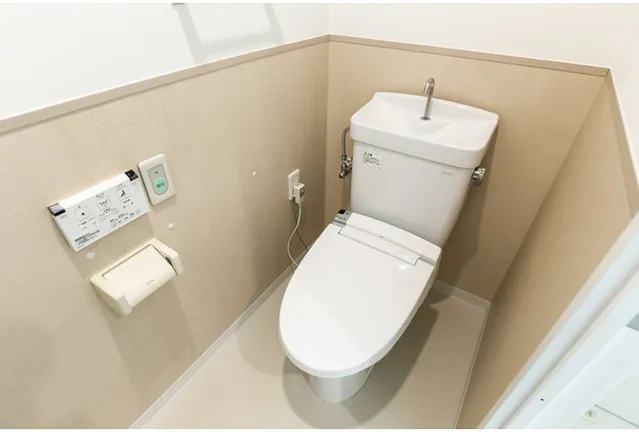 Shinonome Canal Court CODAN Building 16 - Interior - ["Toilet seat", "Toilet", "Plumbing fixture"]