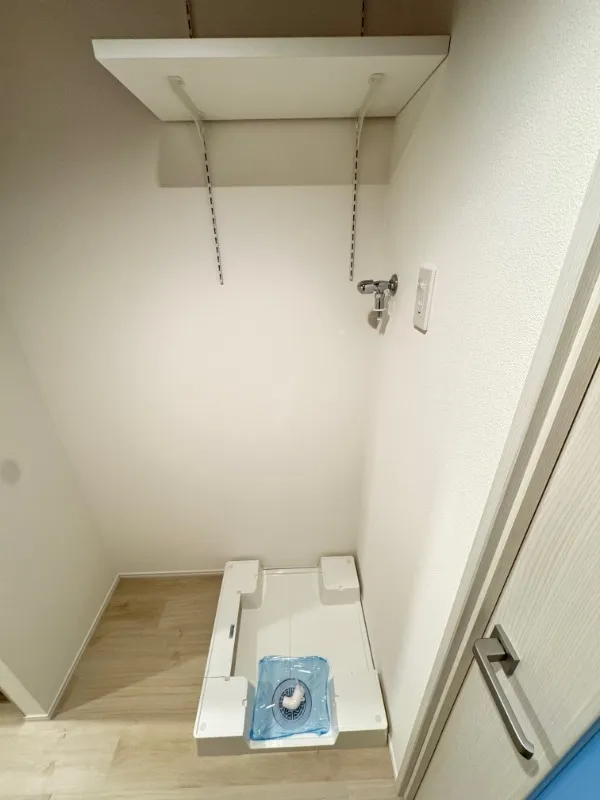 Residia Monzen Nakamachi - Interior - ["Wood", "Flooring", "Floor"]
