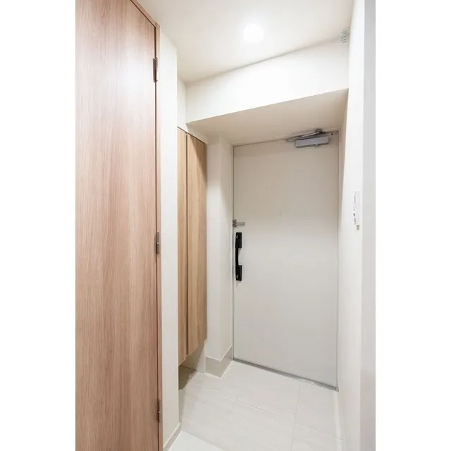 Ichigayadaimachizaka Front - Interior - ["Building", "Fixture", "Door"]