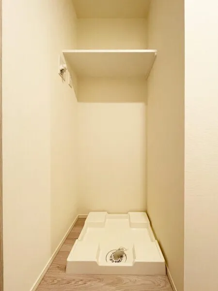 Brillia Ist Asakusa - Interior - ["Wood", "Flooring", "Floor"]