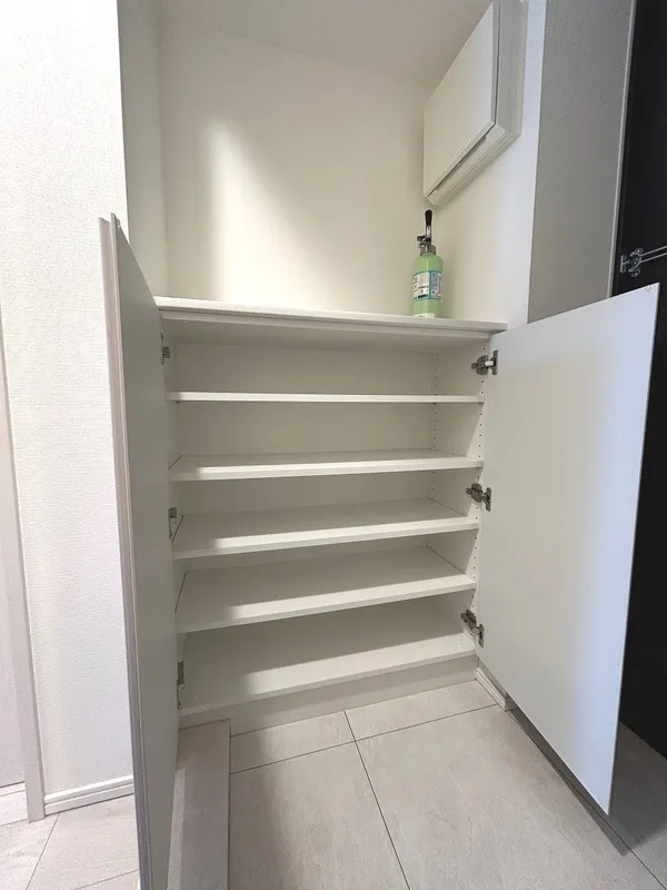 BLESS Kameido - Interior - ["Wood", "Shelving", "Flooring"]