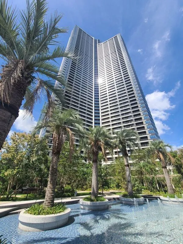 Park Tower Kachidoki South - Exterior - ["Condominium", "High-rise building", "Palm trees"]