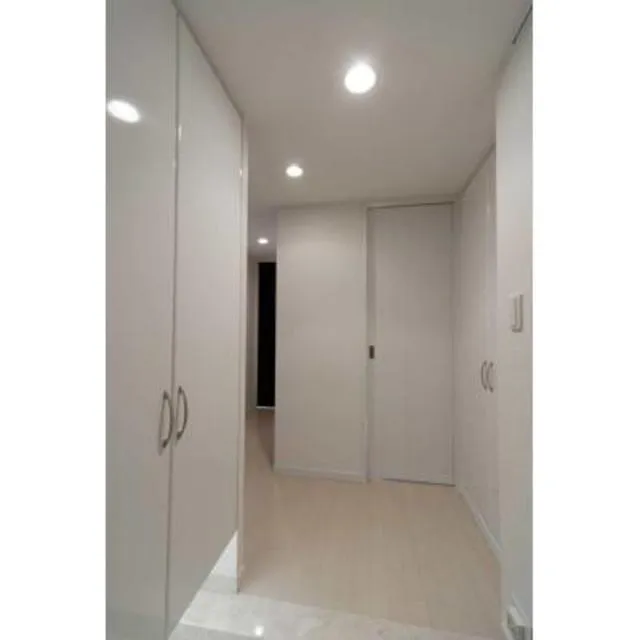 Park Axis Nihombashi Stage - Interior - ["Door", "Fixture", "Building"]