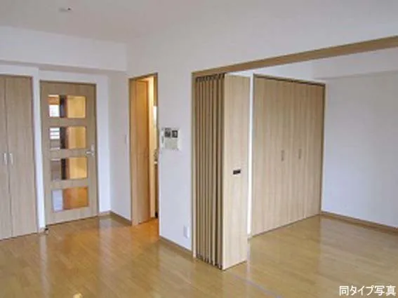 House Tao Li - Interior - ["Fixture", "Hall", "Wood"]