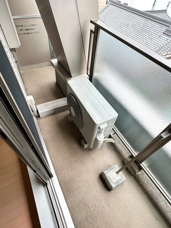 Misuz Court Monzen-Nakacho - Interior - ["Ceiling", "Silver", "Metal"]