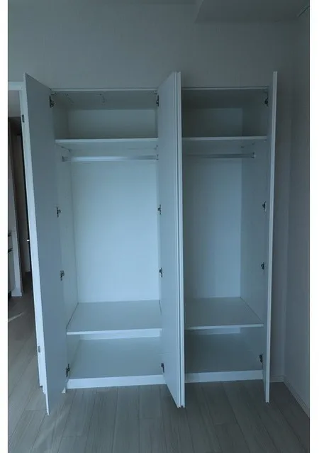Comforia Shin-Nakano - Interior - ["Cupboard", "Wardrobe", "Door"]