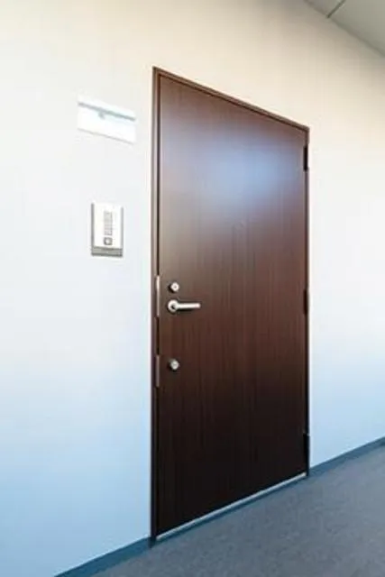Moana Kinshi Park - Interior - ["Door", "Dead bolt", "Fixture"]