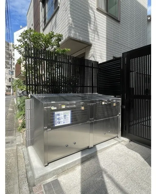 Well Square Komagome - Other - ["Composite material", "Metal", "Iron"]