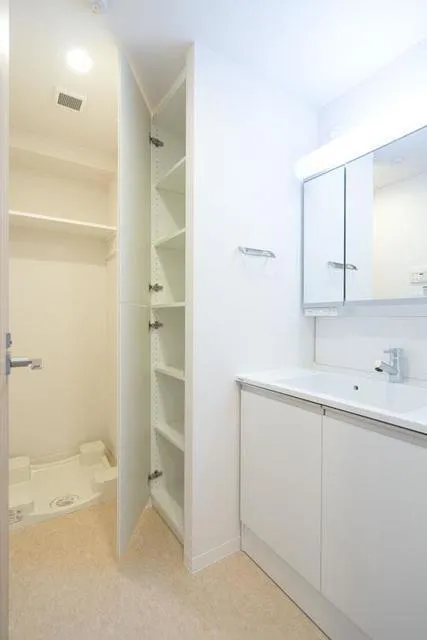Cerio Ochiai Higashi-Nakano - Interior - ["Sink", "Building", "Cabinetry"]