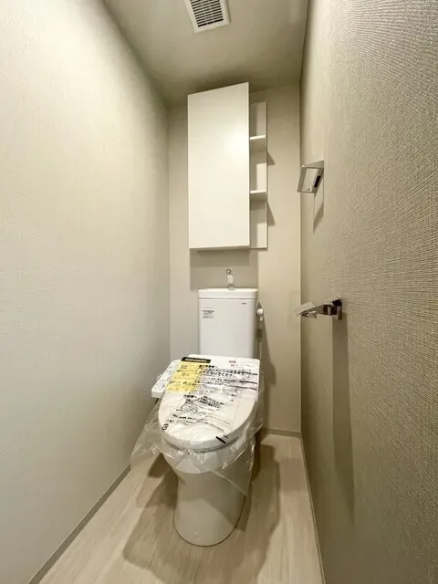 Royal Parks Ariake - Interior - ["Flooring", "Toilet seat", "Floor"]