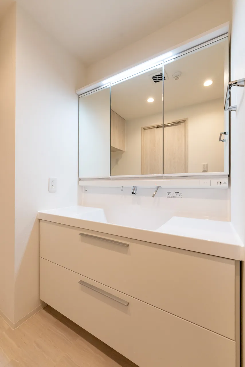 Platine Tamachi - Interior - ["Flooring", "Bathroom cabinet", "Interior design"]