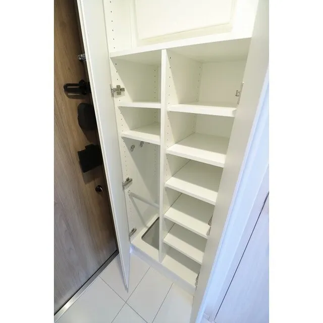 Wellith Urban Nakano Sakaue - Interior - ["Furniture", "Shelf", "Door"]