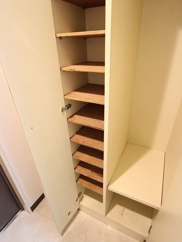 Maison Otsuka - Interior - ["Wood", "Flooring", "Floor"]