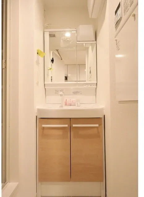 Glorio Shelter Ikebukuro V - Interior - ["Flooring", "Bathroom Sink", "Plumbing fixture"]
