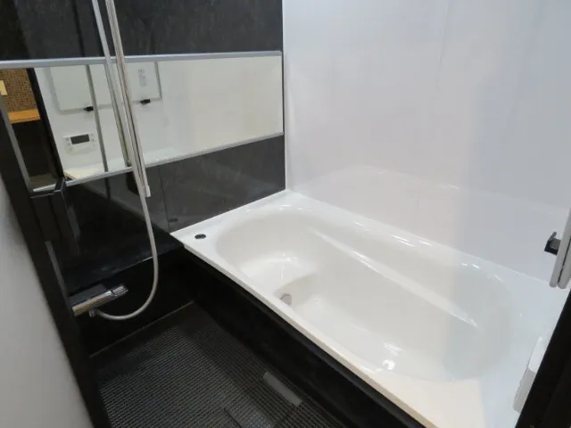 Castalia Meguro - Interior - ["Brown", "Bathtub", "Plumbing fixture"]