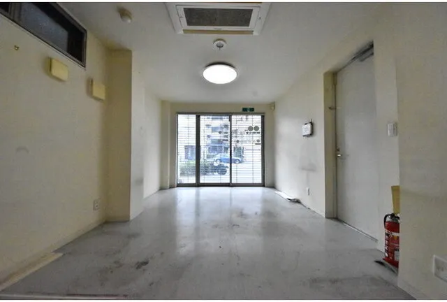 Polar Oku - Interior - ["Apartment", "Condominium", "Concrete"]