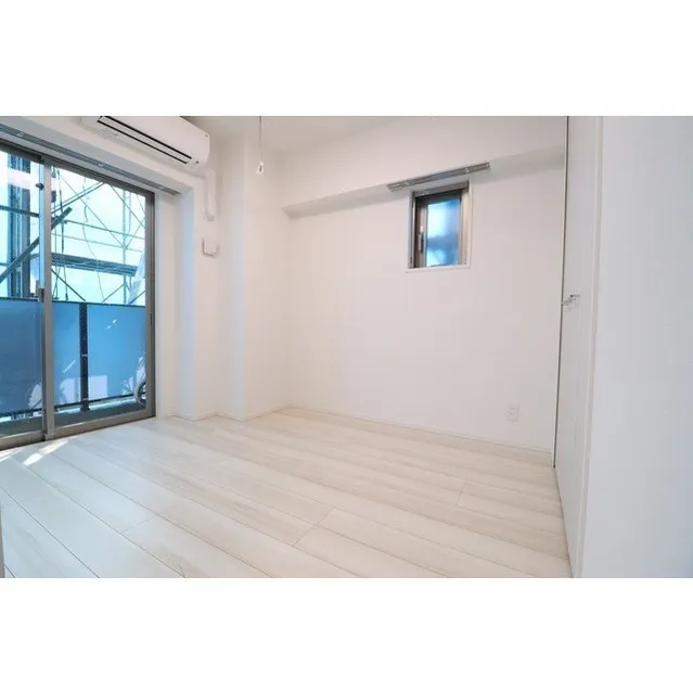 Gran Casa Minamisenju - Interior - ["Window", "Fixture", "Wood"]