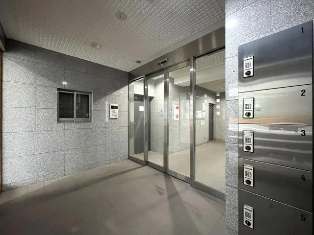 Sky Court Nihonbashi - Exterior - ["Floor", "Apartment", "Glass"]