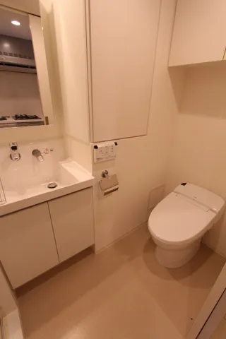 Proud Flat Yoyogi Hachiman - Interior - ["Plumbing fixture", "Flooring", "Floor"]