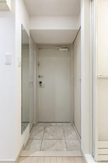 Gala Place Kinshicho - Interior - ["Building", "Door", "Handle"]