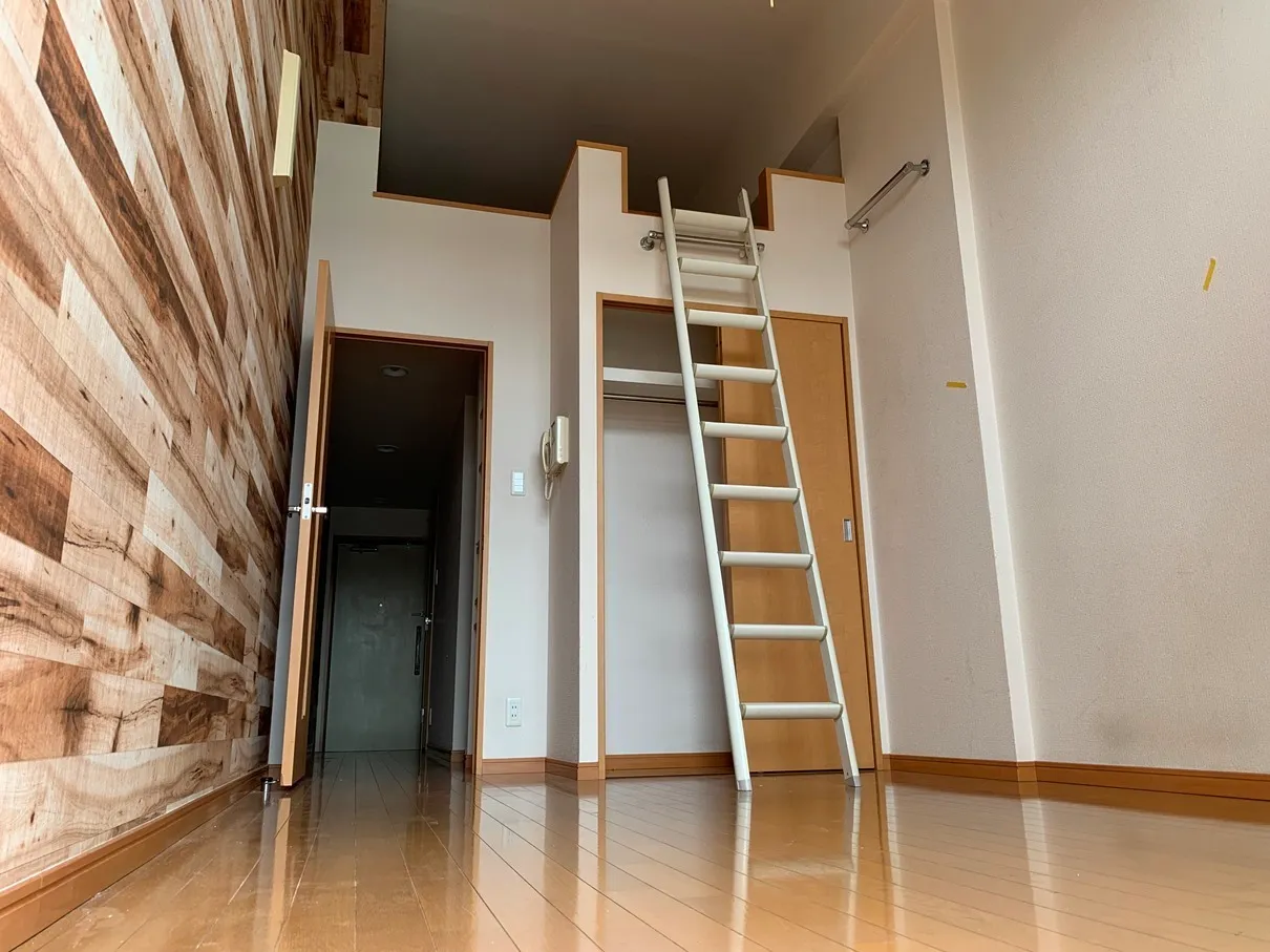 CAVANA Higashikomagata - Interior - ["Wood", "Flooring", "Stairs"]